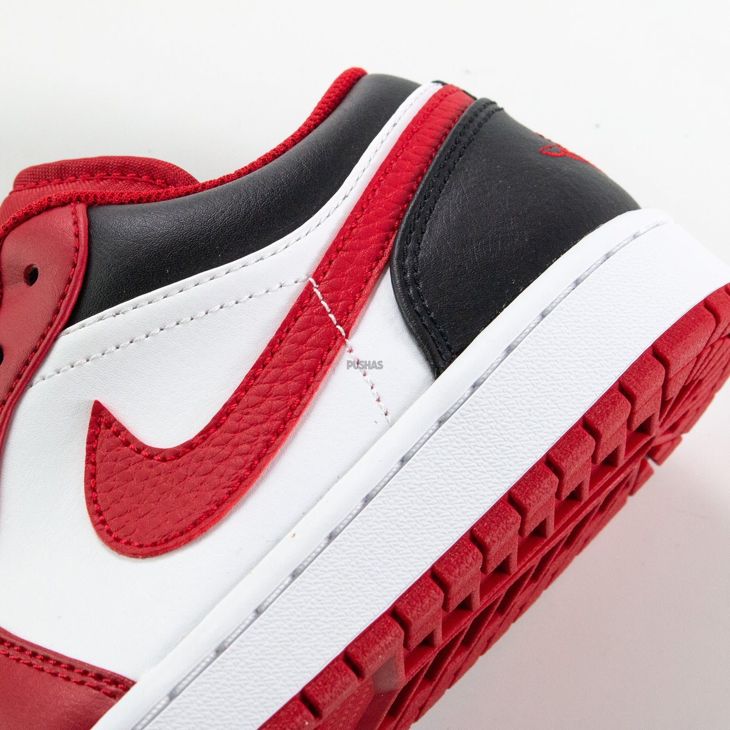 1 Low 'Bulls' (2022)