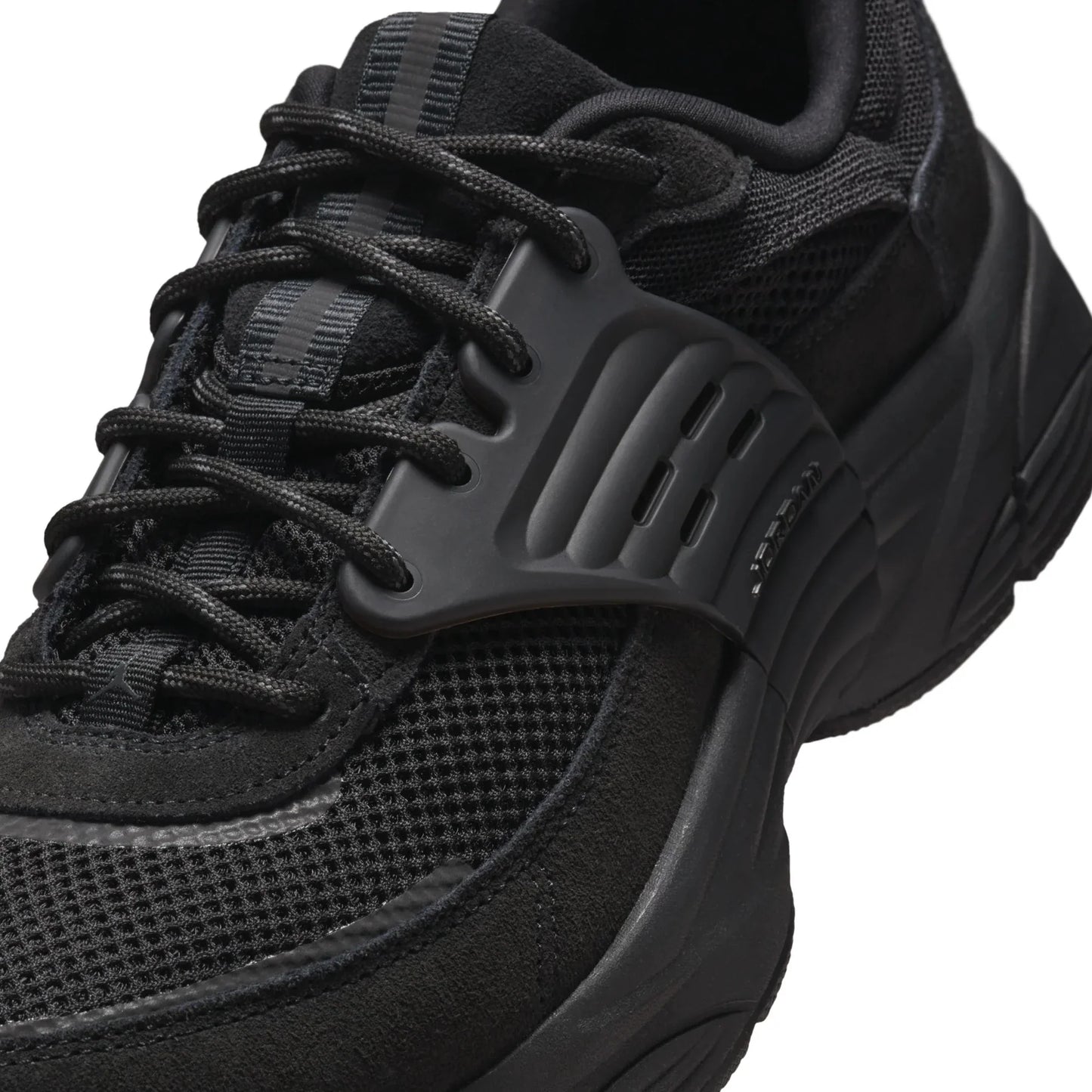 Trunner O/S 'Triple Black' (2025)