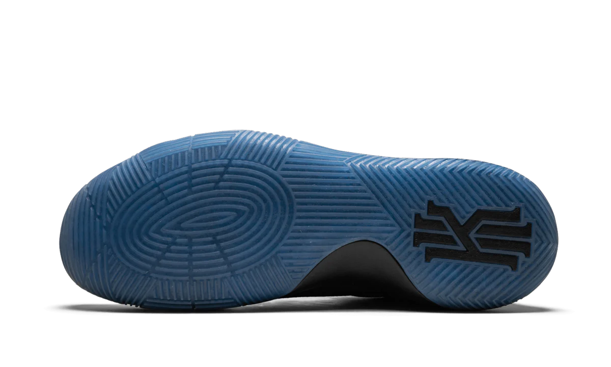 Kyrie 2 LMTD "Duke" 838639 001