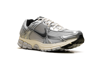 Zoom Vomero 5 "Grey Fog Chrome" IM3486 002