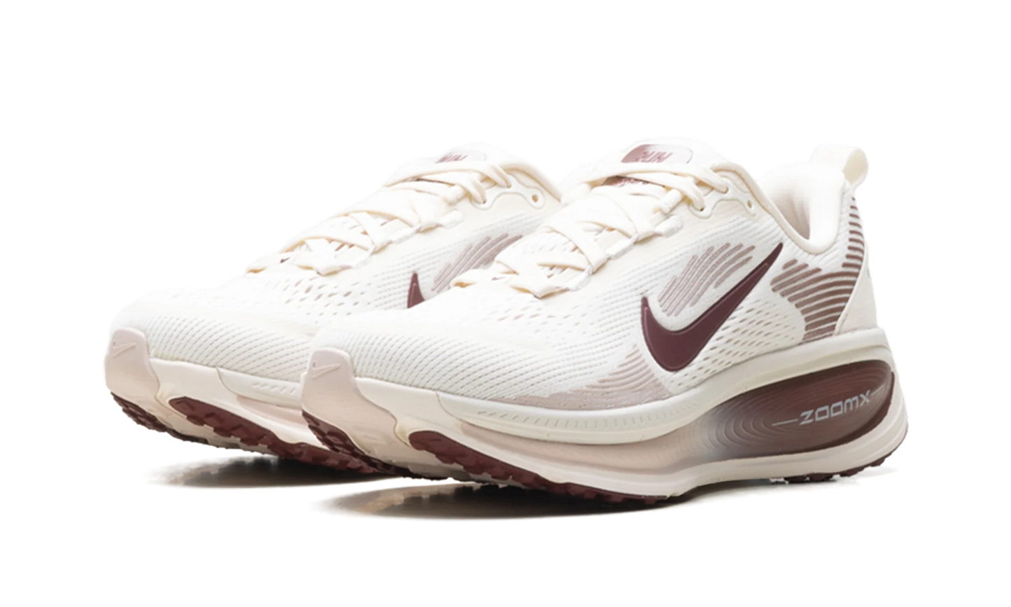 Vomero 18 WMNS "Pale Ivory Red Sepia Silt Red Dark Team Red" HM6804 108