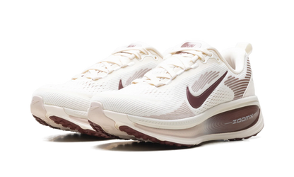 Vomero 18 WMNS "Pale Ivory Red Sepia Silt Red Dark Team Red" HM6804 108