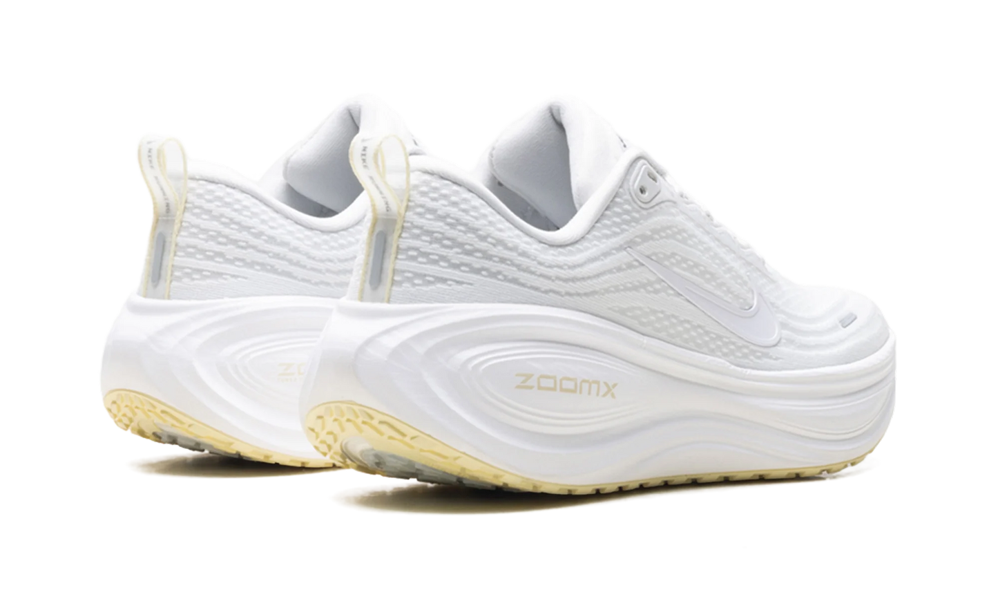 Vomero Plus WMNS "Photon Dust Alabaster" HV8154 009