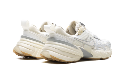 V2K Run WMNS "White Photon Dust Fir" FD0736 108