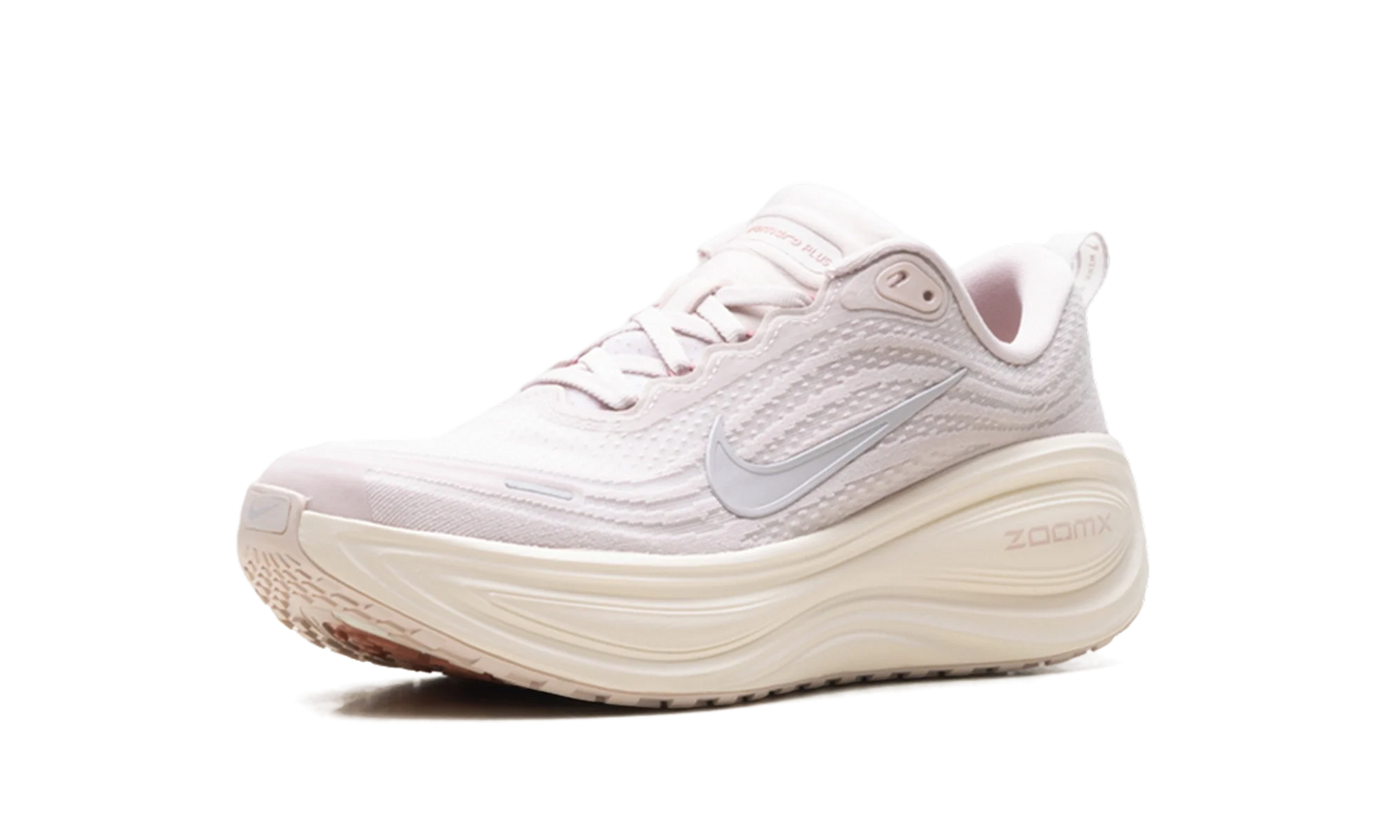 Vomero Plus WMNS "Silt Red Stardust" HV8154 605