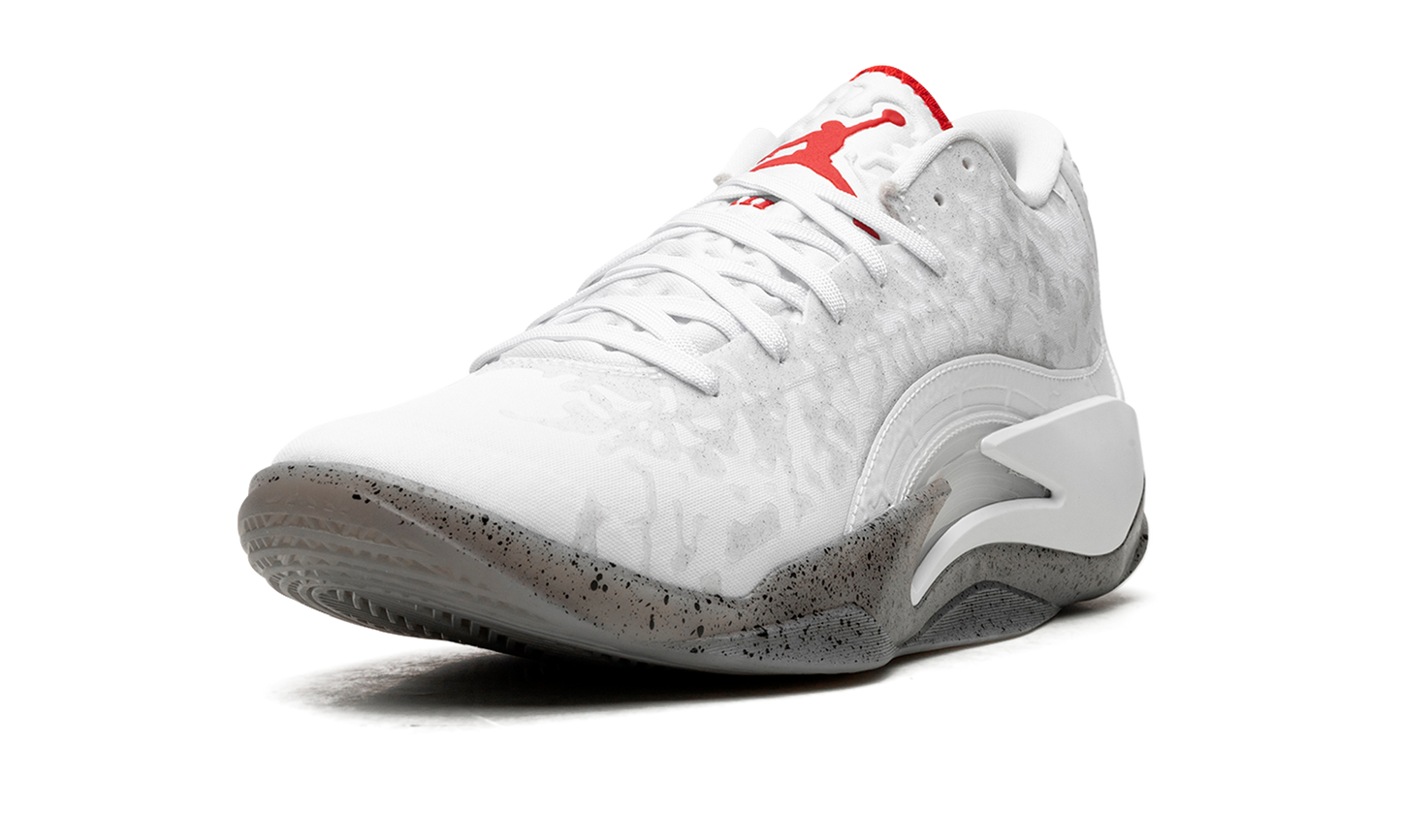 Zion 3 "White/University Red" DR0675 106