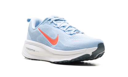 Vomero 18 "Ice Blue / White / Blue Fox / Bright Crimson" IQ9406 411