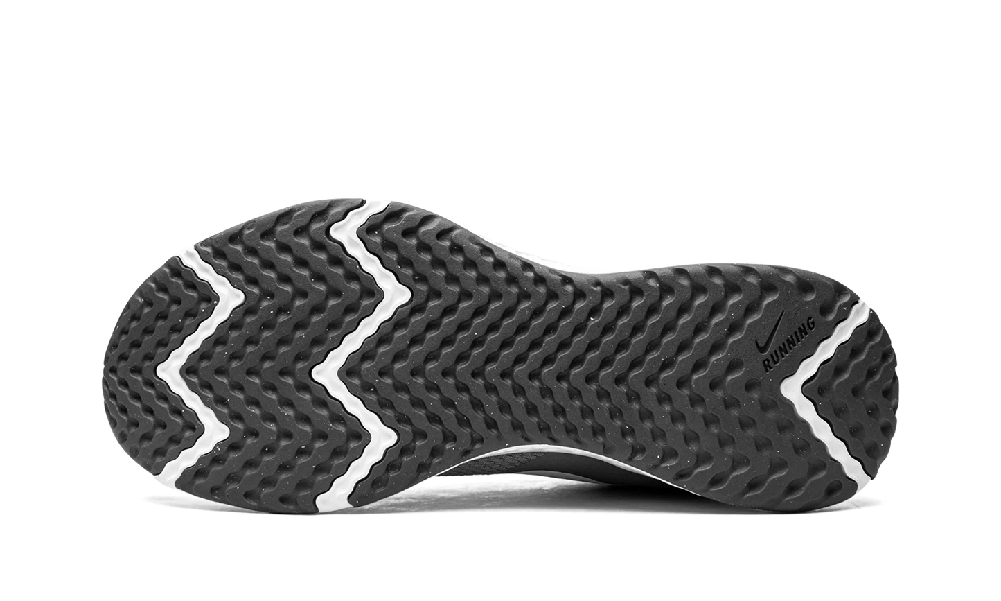 Revolution 5 "Cool Grey" BQ3204 005