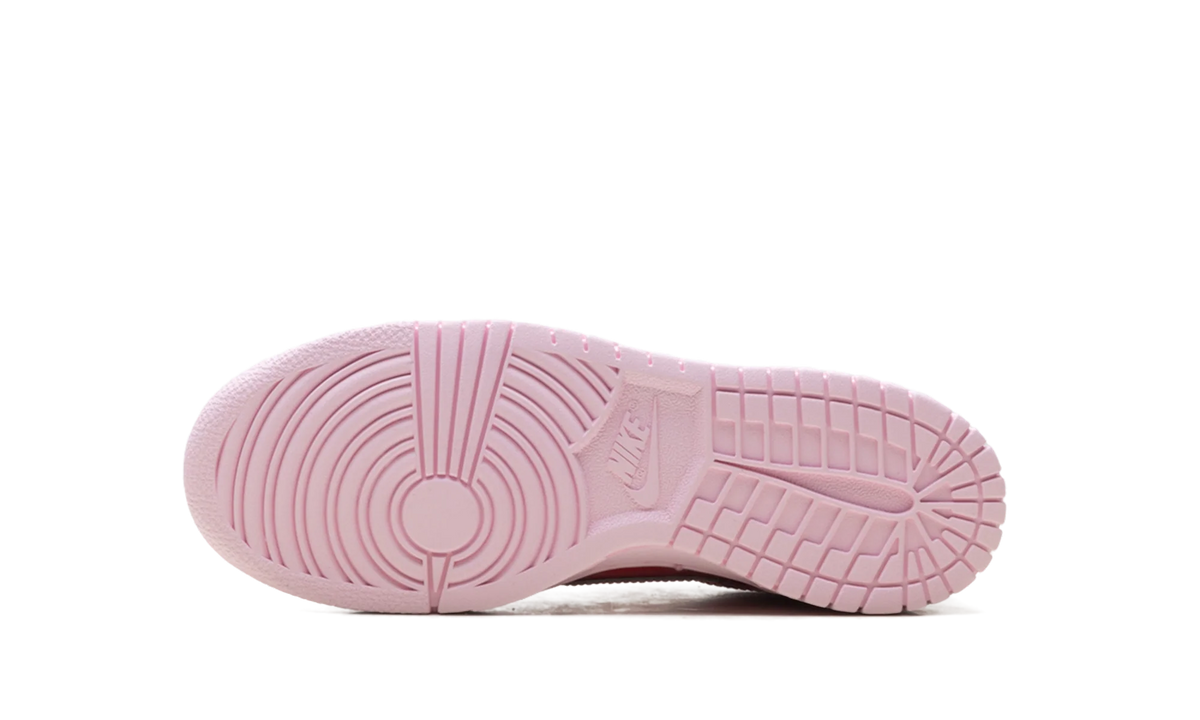 Dunk Low GS "Valentine's Day (2026)" IQ0218 663