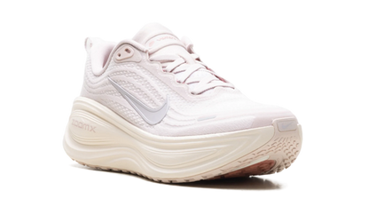 Vomero Plus WMNS "Silt Red Stardust" HV8154 605