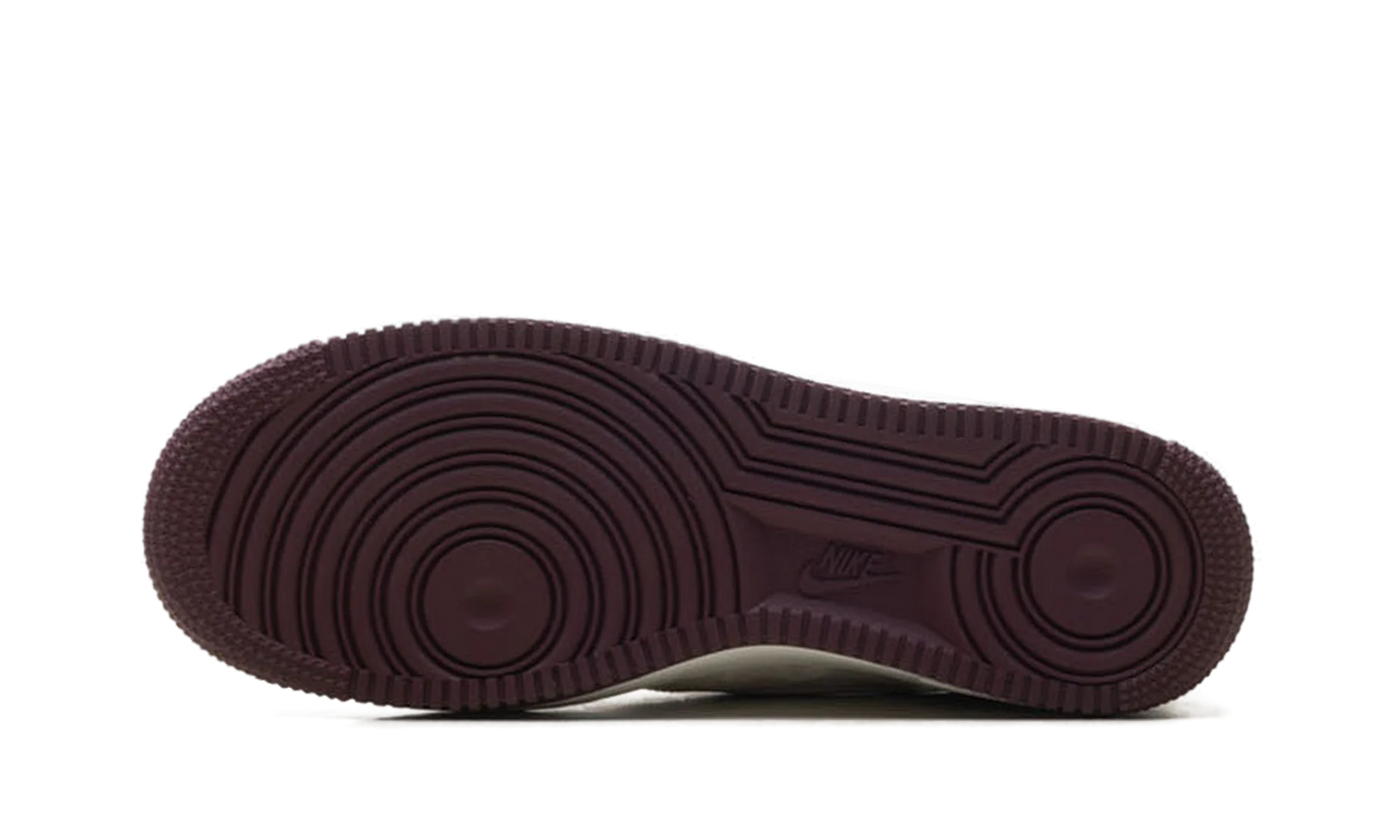 Nike Air Force 1 WMNS "Valentine's Day (2026)" IQ4937 161