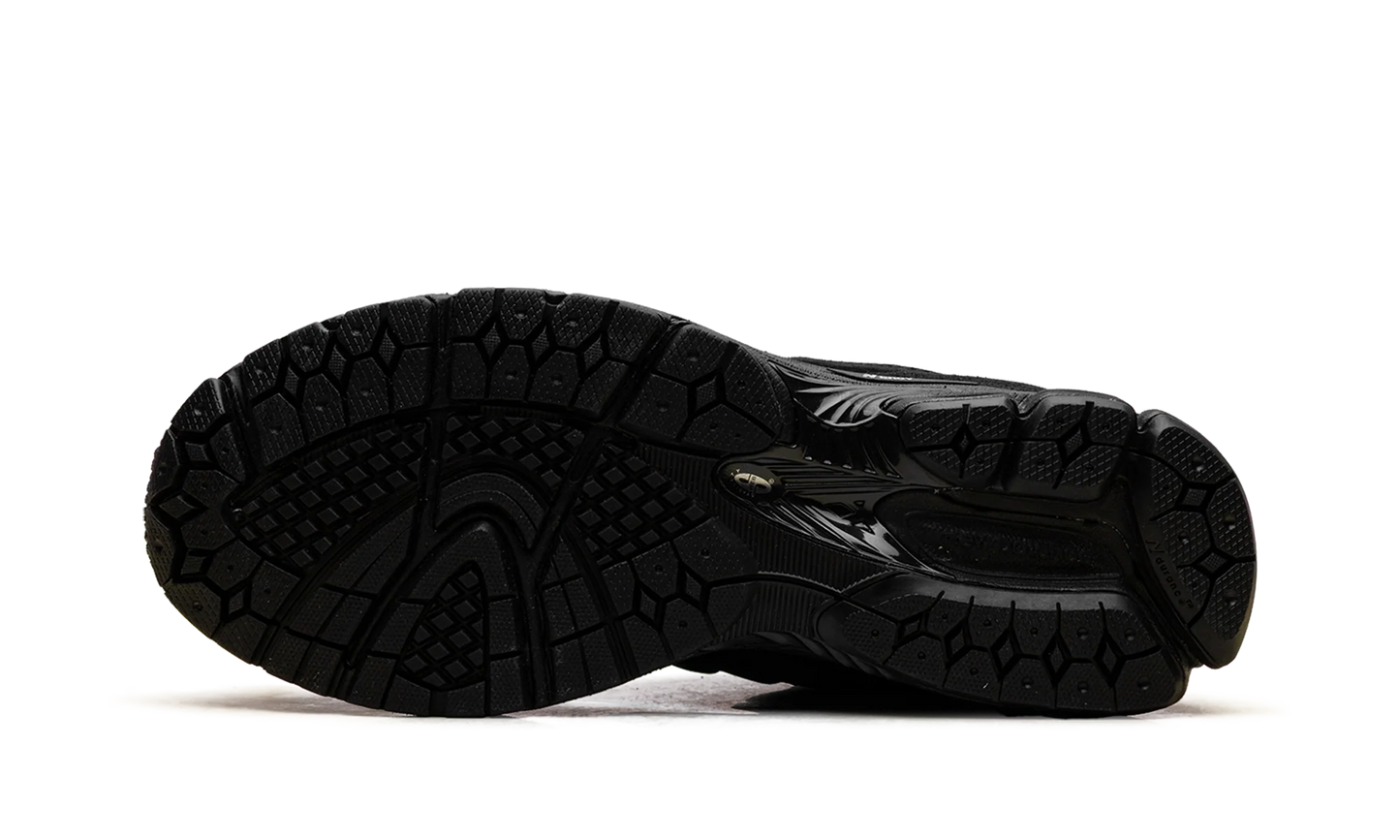 2002R "Black Metallic" U200278J