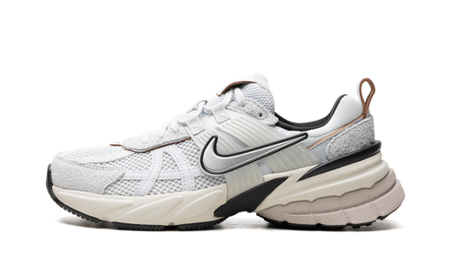 V2K Run WMNS"Pure Platinum/ Chrome" FN6703 002