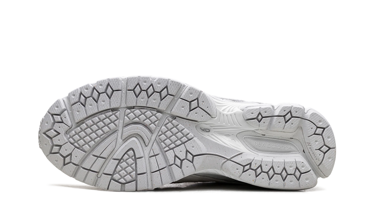 2002R "Protection Pack - White" U2002DXA