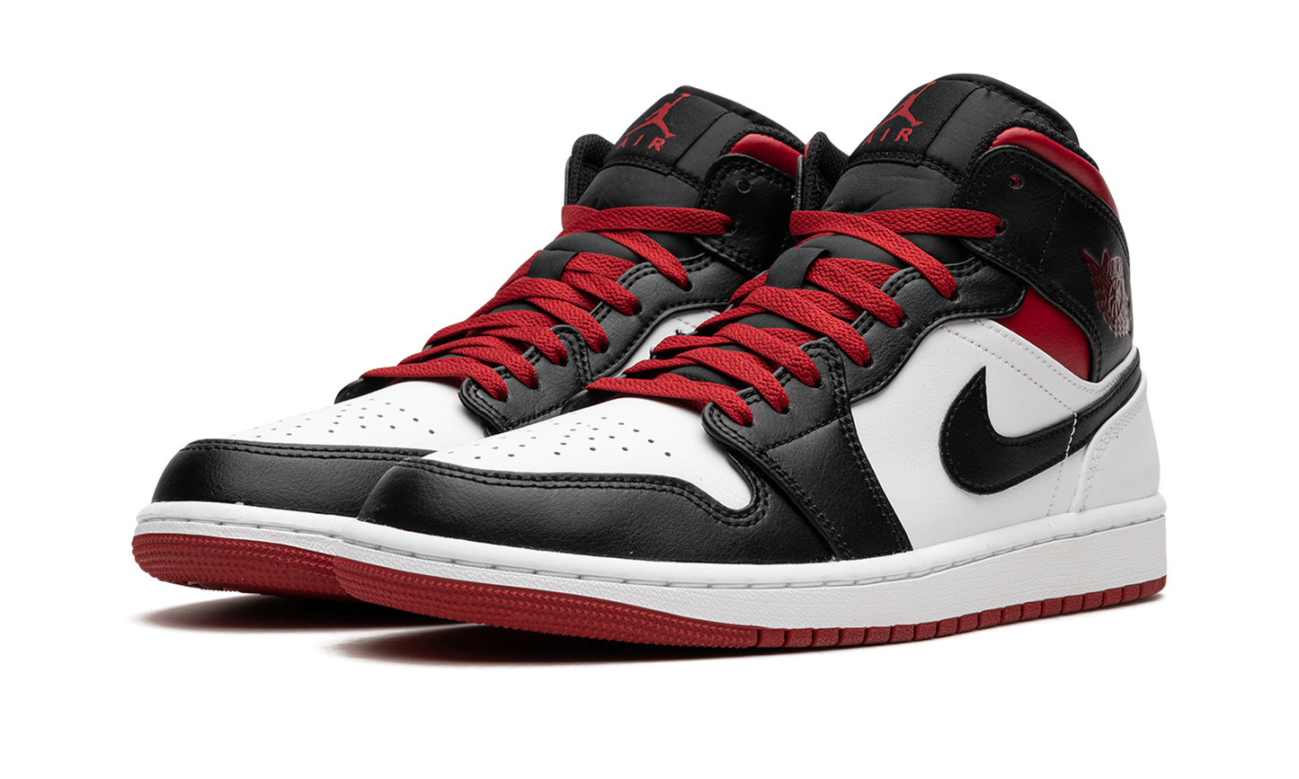 1 Mid "Gym Red Black Toe" DQ8426 106