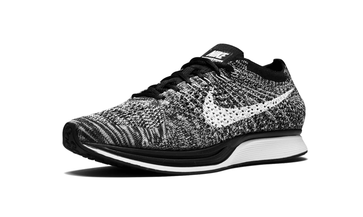 Flyknit Racer "Oreo" 526628 012