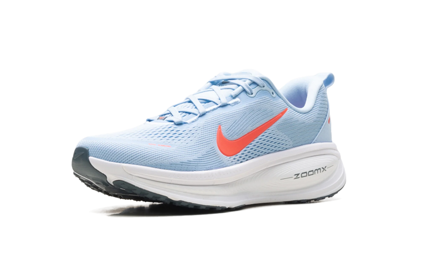 Vomero 18 "Ice Blue / White / Blue Fox / Bright Crimson" IQ9406 411