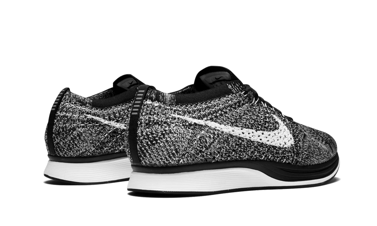 Flyknit Racer "Oreo" 526628 012