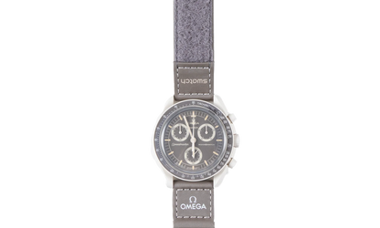 Swatch x Omega Bioceramic Moonswatch "Mission On Earth Desert" SO33T103