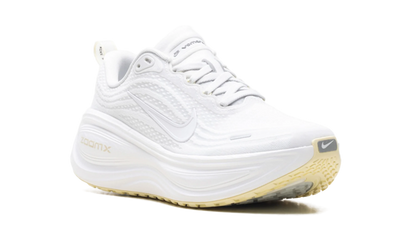 Vomero Plus WMNS "Photon Dust Alabaster" HV8154 009