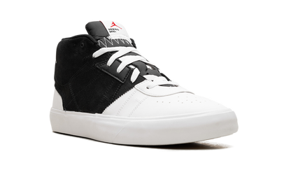 Series Mid "Black/White/University Red" DA8026 061