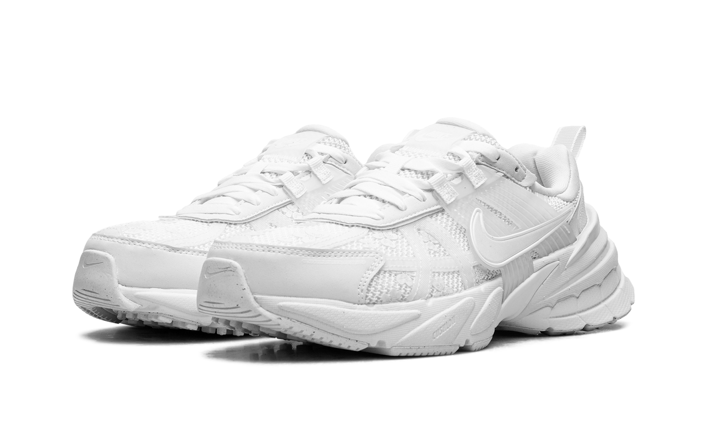 V2K Run WMNS"White Summit White" HJ5269 100