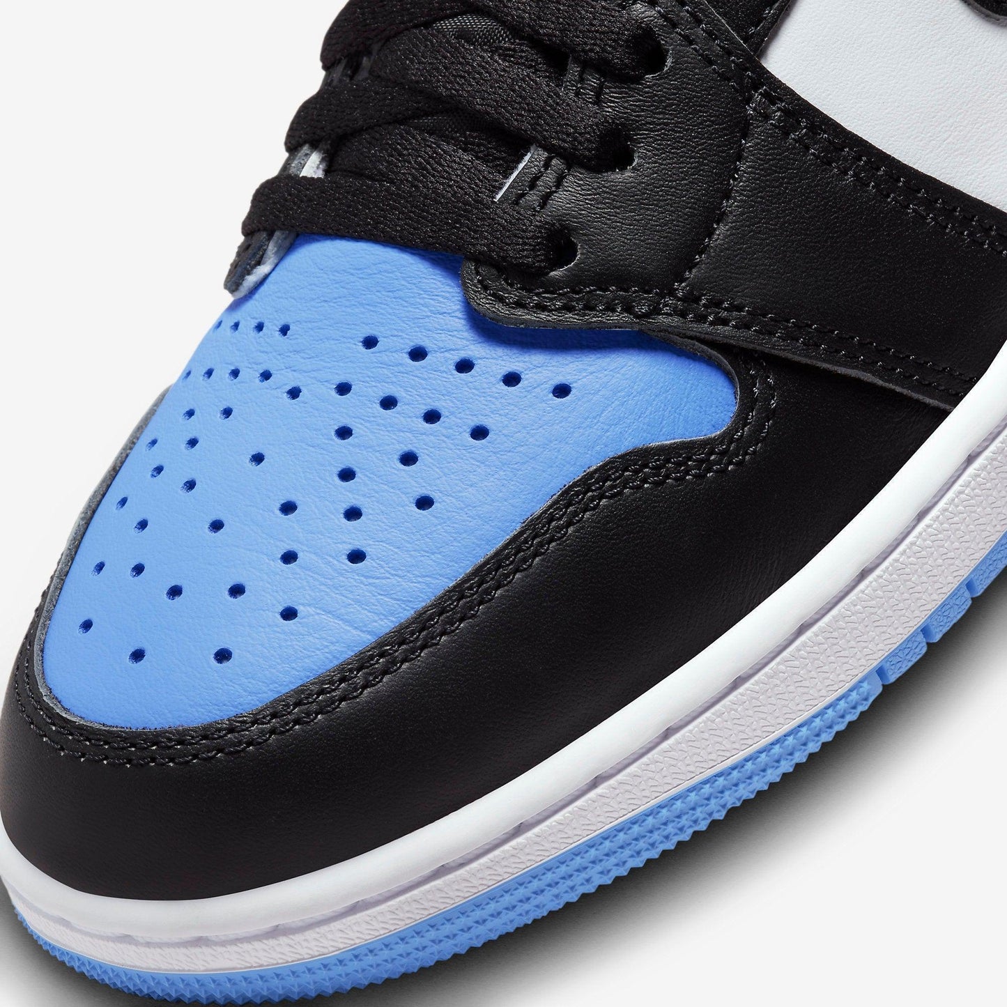 Air Jordan 1 Retro High OG 'UNC / University Blue Toe' (2023)