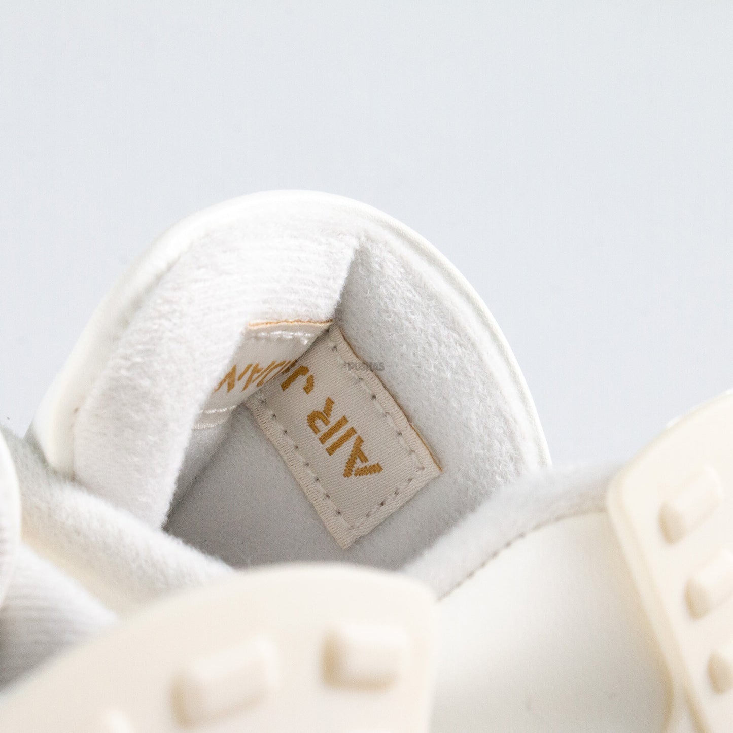 4 Retro ‘Metallic Gold’ Women's (2024)