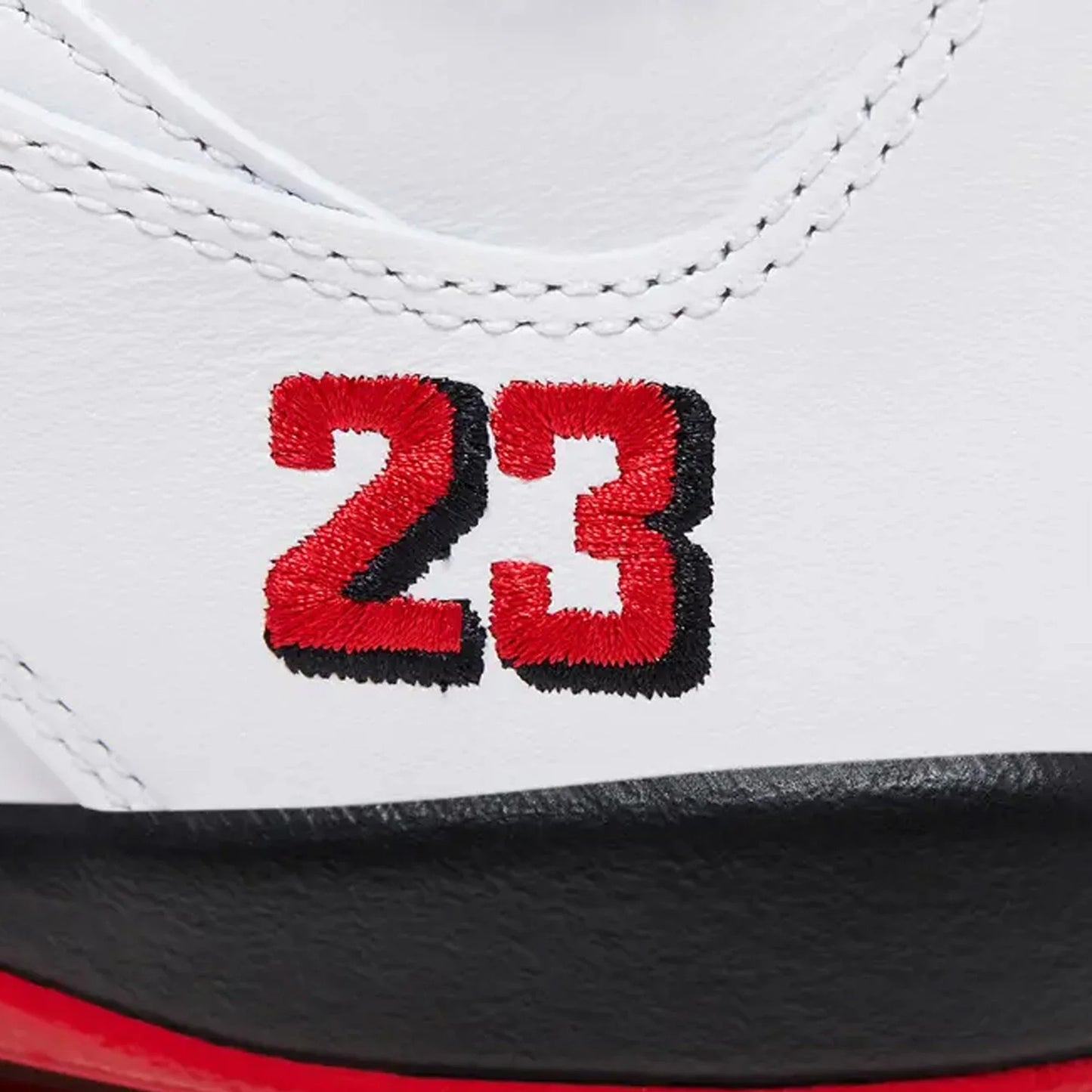 5 Retro 'Fire Red Black Tongue' (2025)