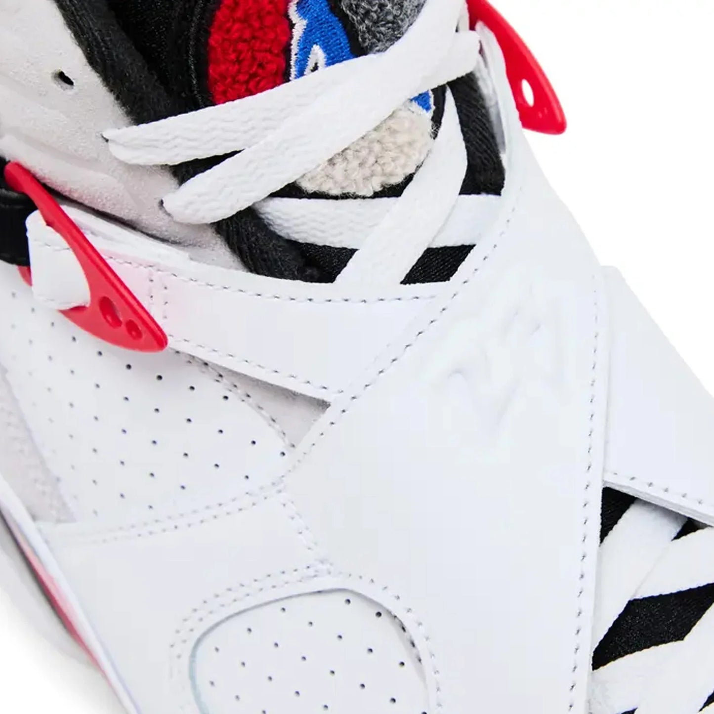 8 Retro 'White True Red' (2025)