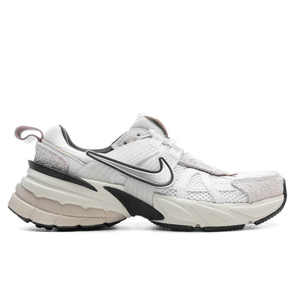 Women's V2K Run - Summit White/Chrome/White/Light Orewood Brown