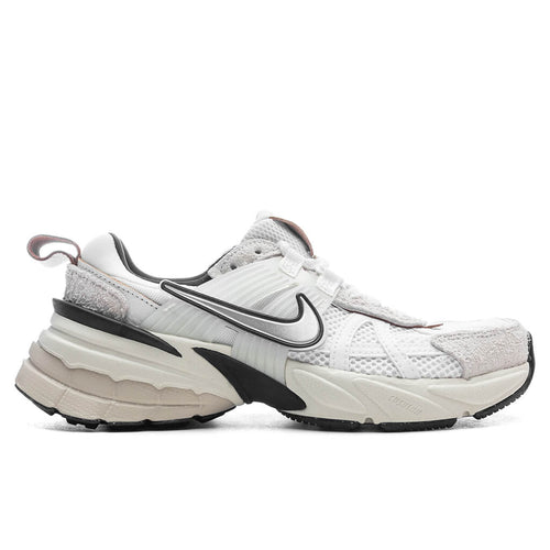 Women's V2K Run - Summit White/Chrome/White/Light Orewood Brown
