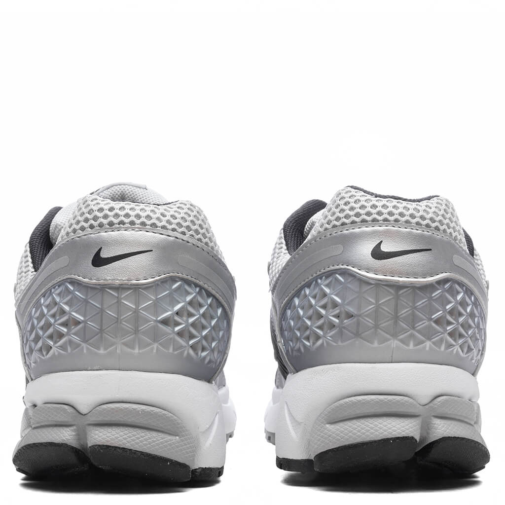 Zoom Vomero 5 - Metallic Silver/Black/Pure