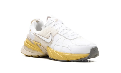 V2K Run WMNS "Gore-Tex White Light Bone" FZ2622 100