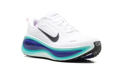 Vomero Plus "White Bright Concord Hyper Turquoise" HV8150 104