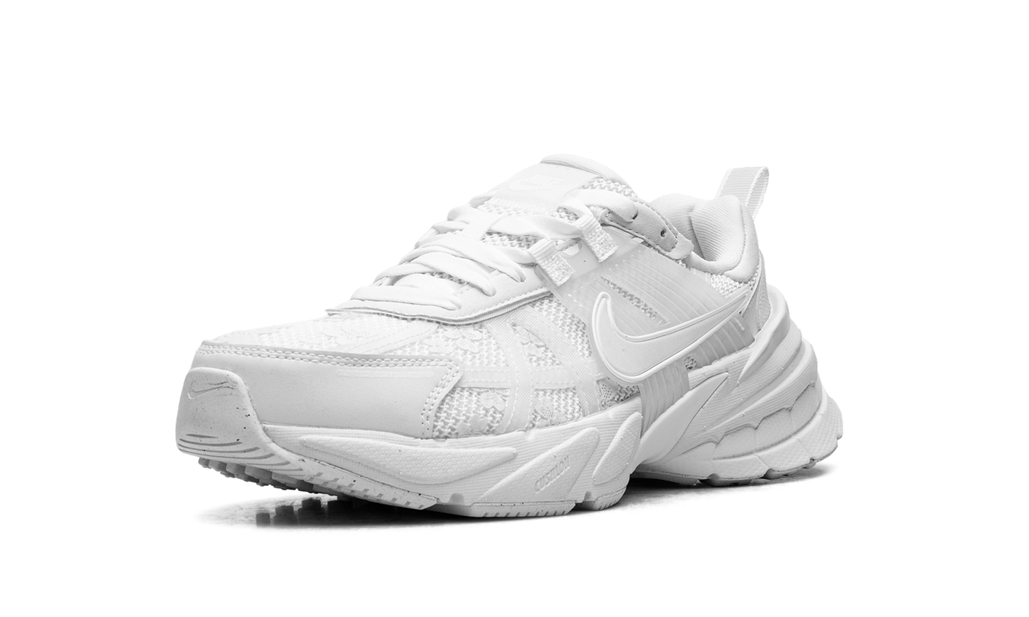 V2K Run WMNS"White Summit White" HJ5269 100