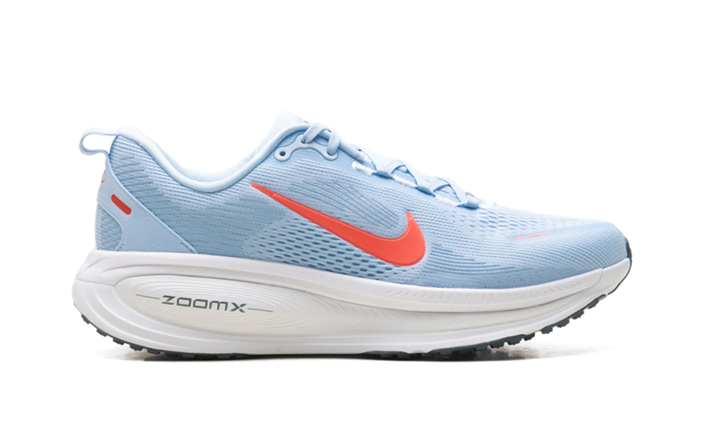 Vomero 18 "Ice Blue / White / Blue Fox / Bright Crimson" IQ9406 411