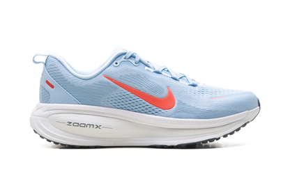 Vomero 18 "Ice Blue / White / Blue Fox / Bright Crimson" IQ9406 411