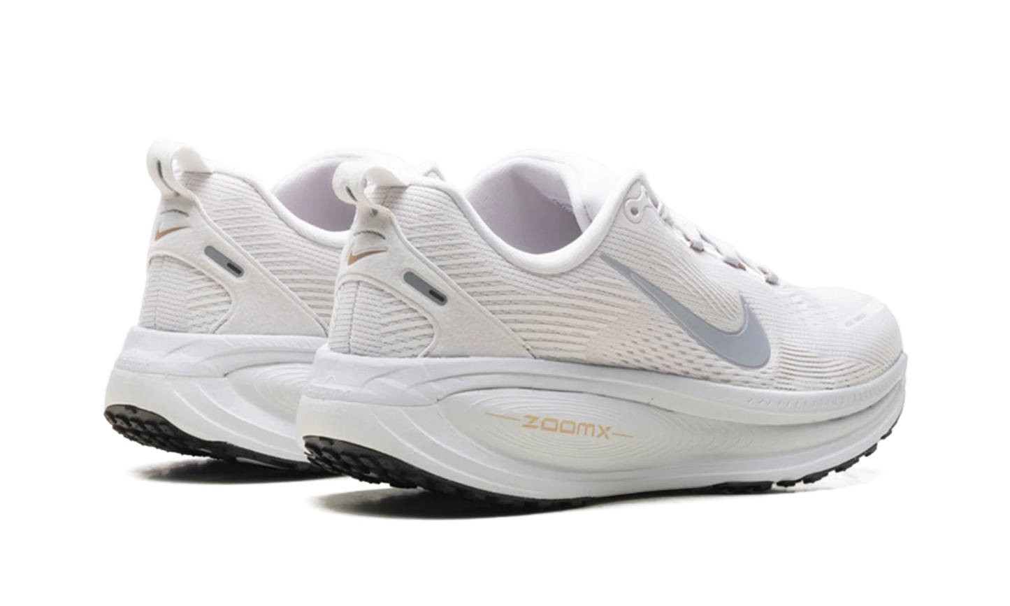 Vomero 18 WMNS "Vast Grey Summit White" HM6804 007