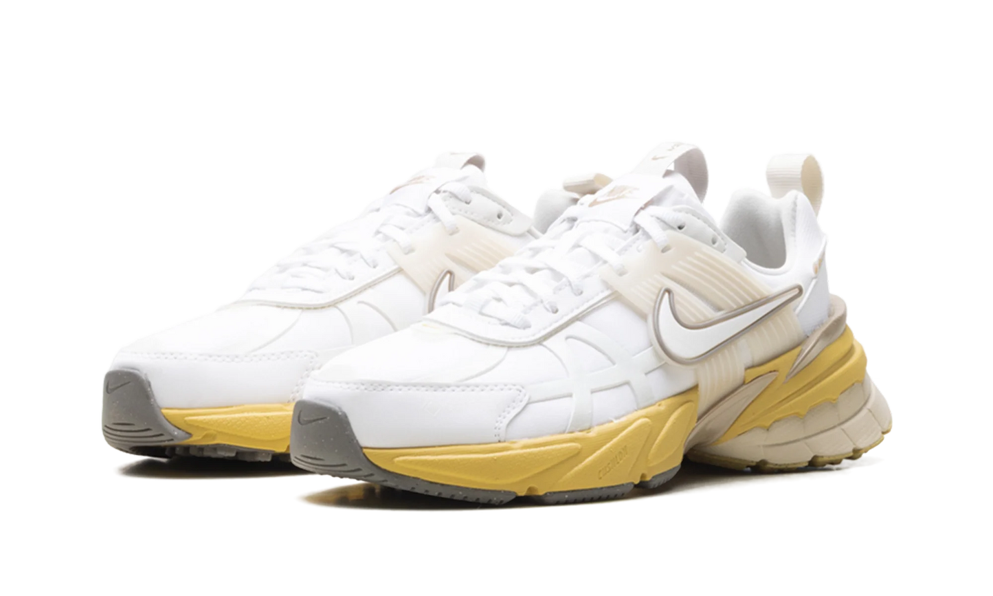 V2K Run WMNS "Gore-Tex White Light Bone" FZ2622 100