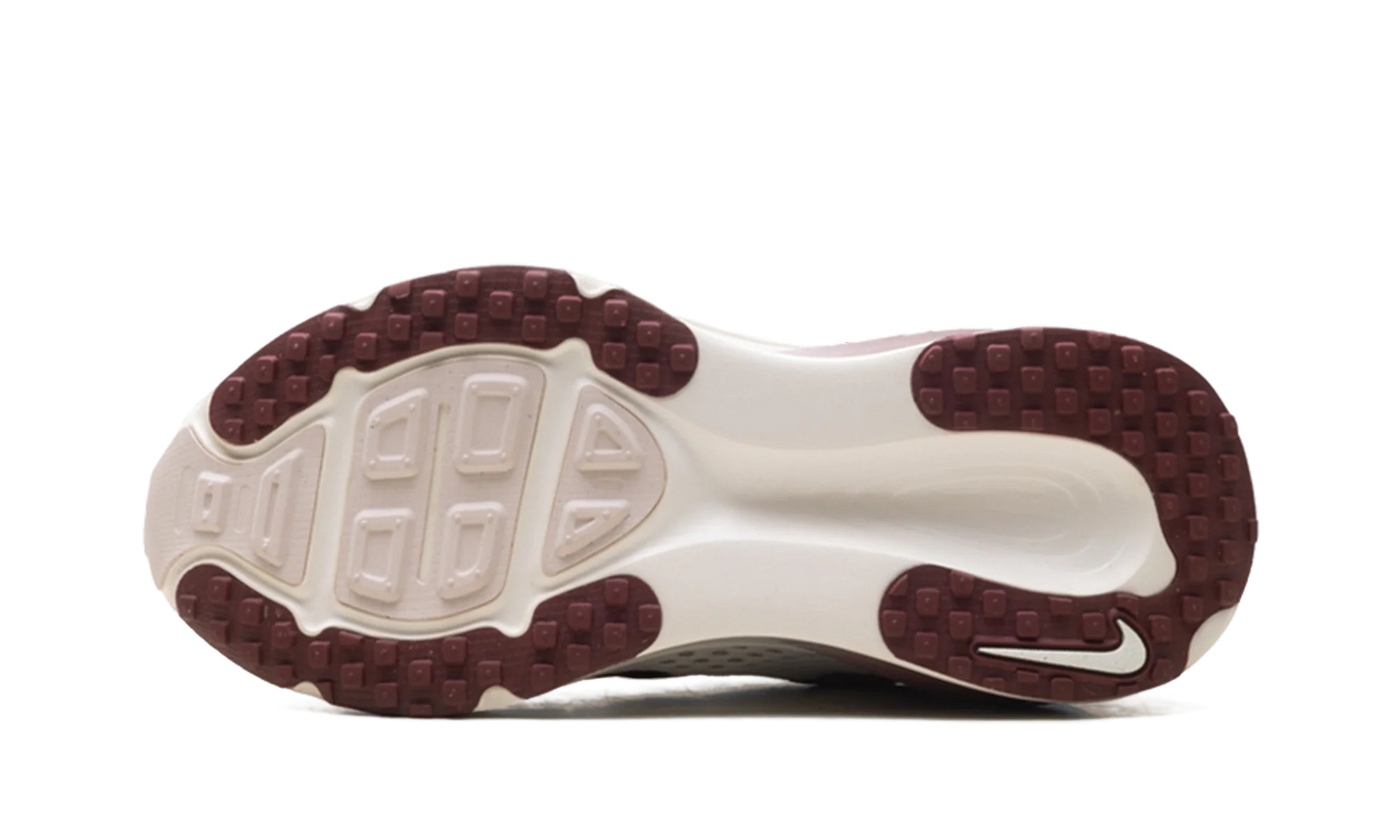 Vomero 18 WMNS "Pale Ivory Red Sepia Silt Red Dark Team Red" HM6804 108