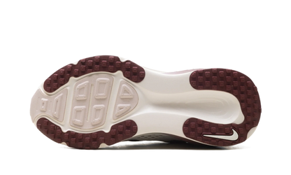 Vomero 18 WMNS "Pale Ivory Red Sepia Silt Red Dark Team Red" HM6804 108