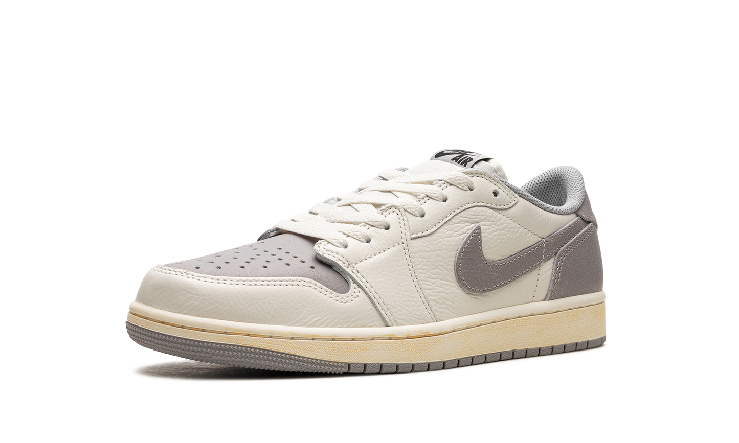 1 Low EX "Atmosphere Grey" CZ0790 101
