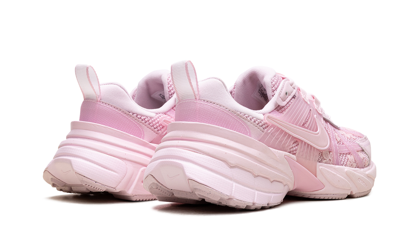 V2K Run WMNS"Pink Foam Arctic Pink" HJ5269 600