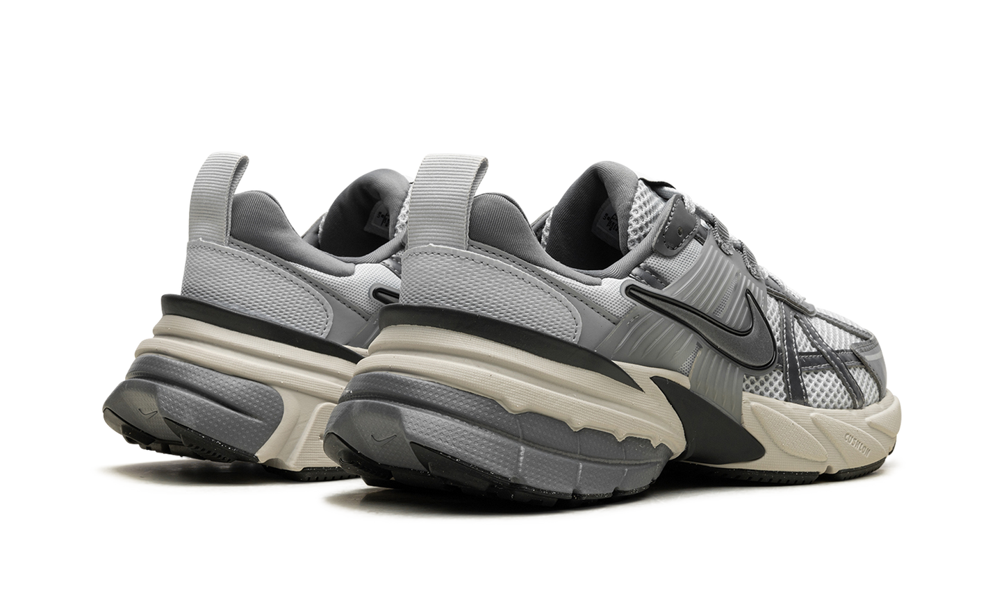 V2K RUN WMNS"Pure Platinum Wolf Grey" FD0736 003