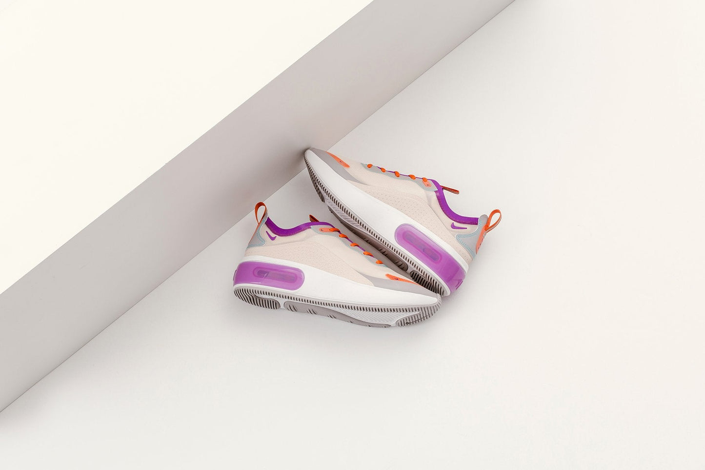 Women's Air Max Dia SE - Light Orewood Brown/Hyper Violet/Starfish