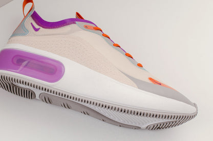 Women's Air Max Dia SE - Light Orewood Brown/Hyper Violet/Starfish
