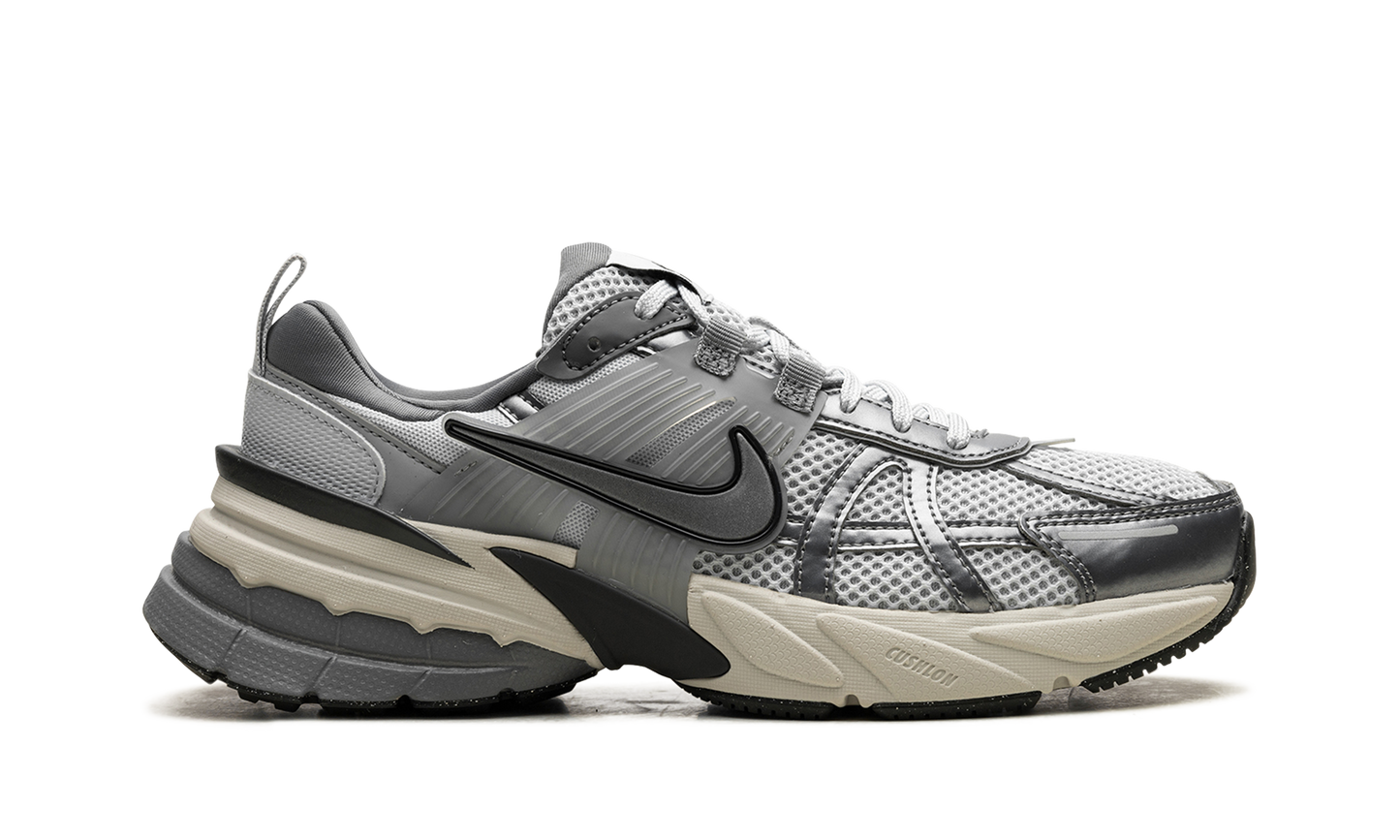 V2K RUN WMNS"Pure Platinum Wolf Grey" FD0736 003