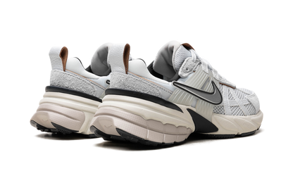 V2K Run WMNS"Pure Platinum/ Chrome" FN6703 002