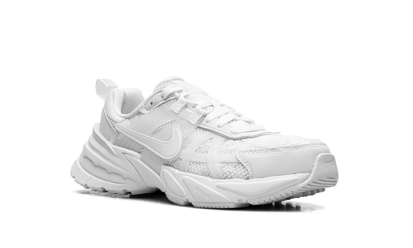 V2K Run WMNS"White Summit White" HJ5269 100